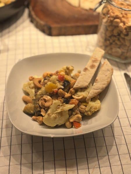Lees meer over het artikel Bloemkoolcurry met linzen en kikkererwten